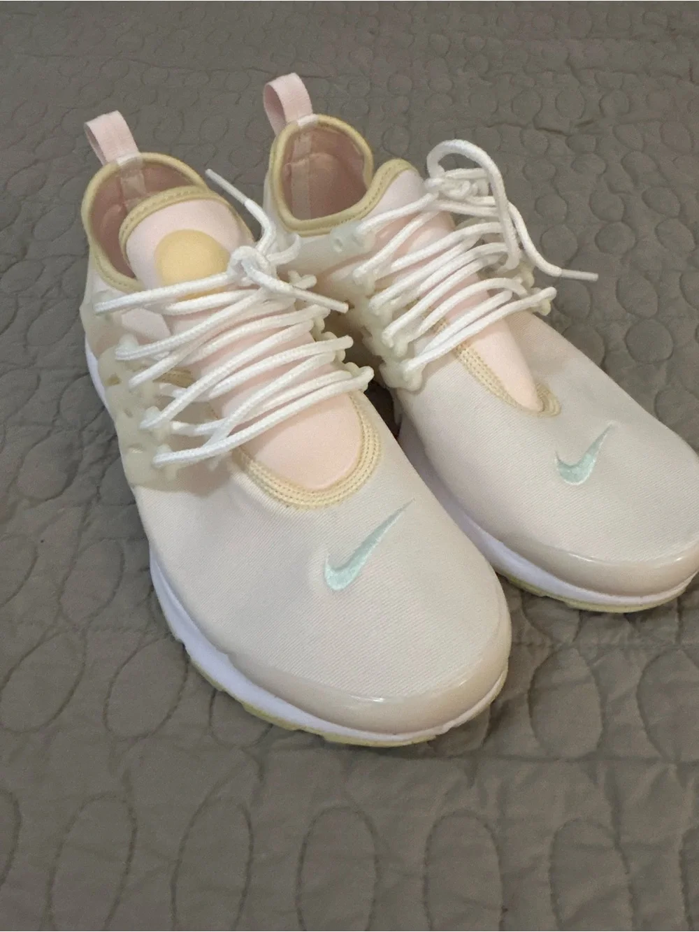 Nike Air Presto Pink Cream Sneakers Women’s Size 8